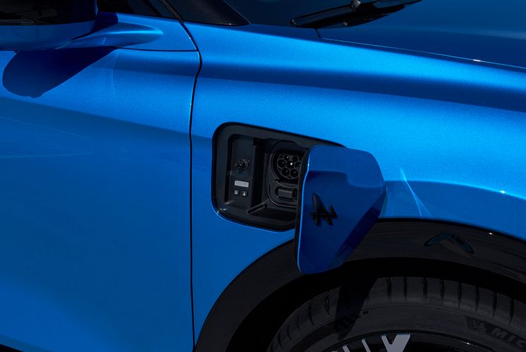 27_LOT2_CLOSEUP_EXTERIEURS_Ext_AlpineBleuVision_GTSBS1_Trappecharge2ouvertsanscable.jpg