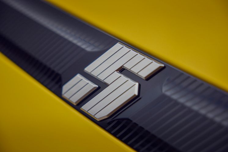 Renault 5 E-Tech electric - iconic cinq version - Pop Yellow! (33).jpg