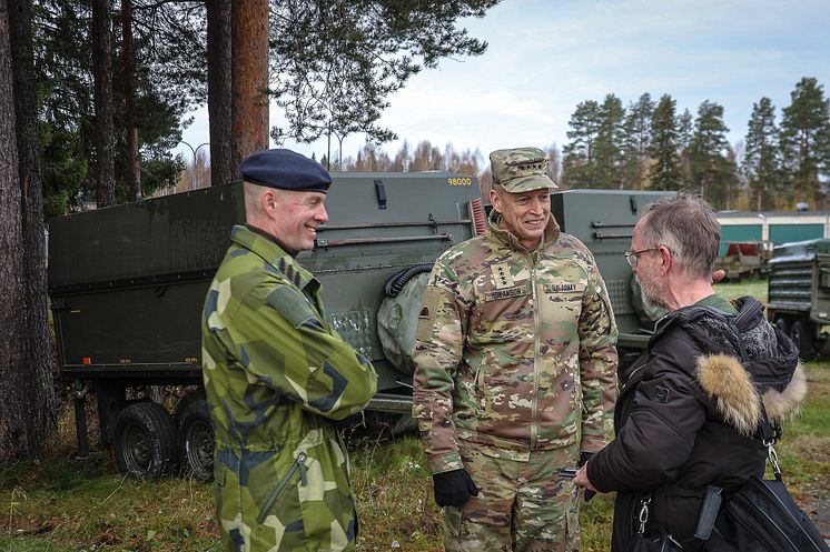 General_Hokansson_besök2