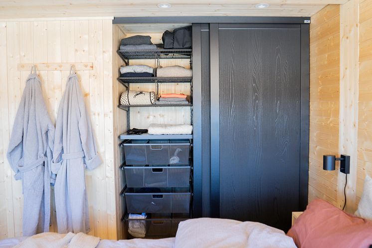 Elfa_Clothing_Interior_Click-in_system_Classic_Slidingdoor_Grace_2023_03_008.jpg