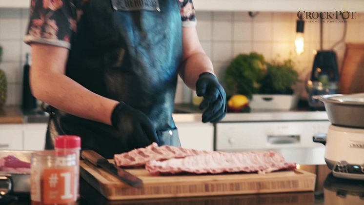 Preppa kamben och högrev för grill med Crock-Pot Slowcooker