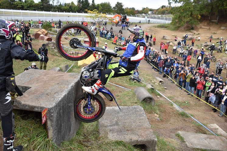 2019110403_005xx_JTR_Rd7_野崎選手_4000