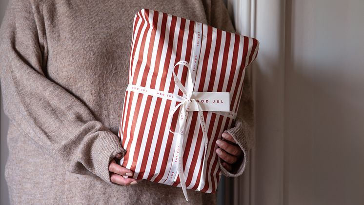 Jul-24-Lagerhaus-presentpapper-Stripe kopiera 2.jpg