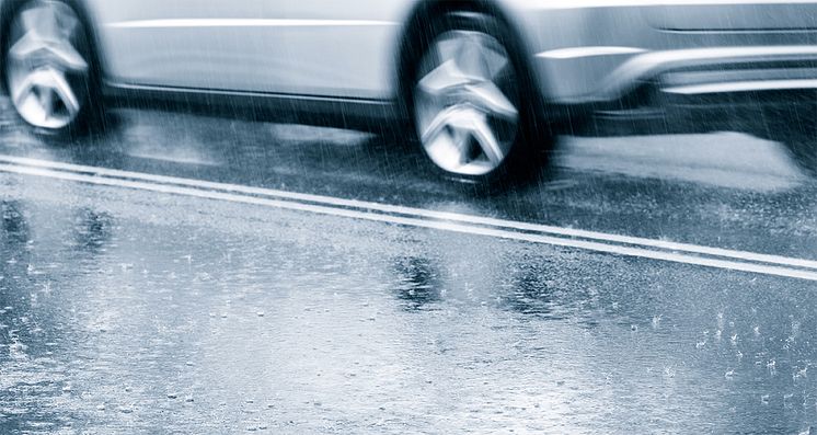 auto_regen_strasse