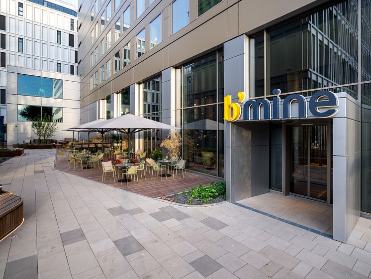 b'mine-Frankfurt-Airport-Aussenansicht