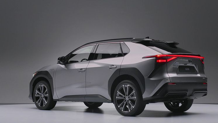 2021-Toyota_bZ4X-FOOTAGE-H264.mp4