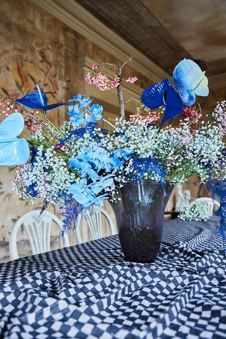 Byon SS23 - Vase Electric & table cloth Checki