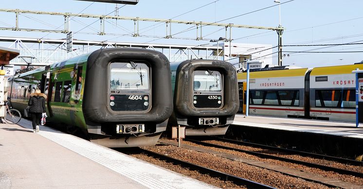 Öresundståg och Krösatåg på Halmstad station