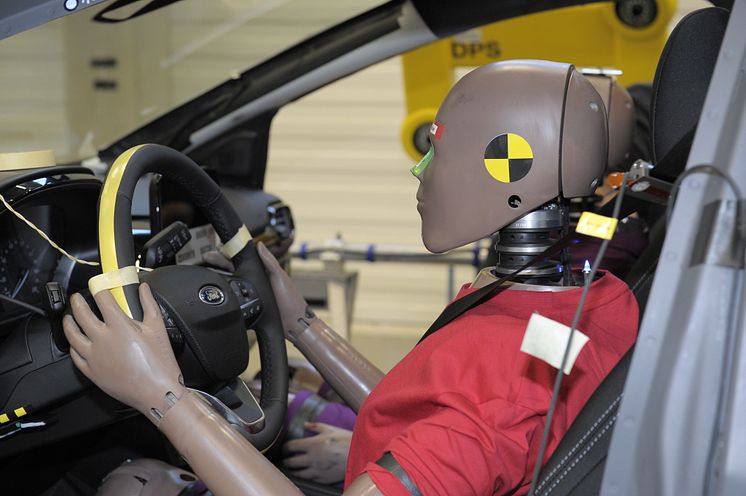 Schlittentestanlage im Ford Crash-Labor