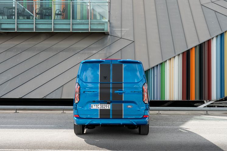 2025PbFP_E-Transit_Custom_Sport_007.jpg