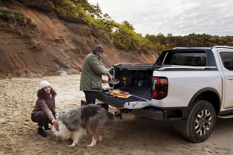 RANGER_PHEV_LEISURE_1.jpg