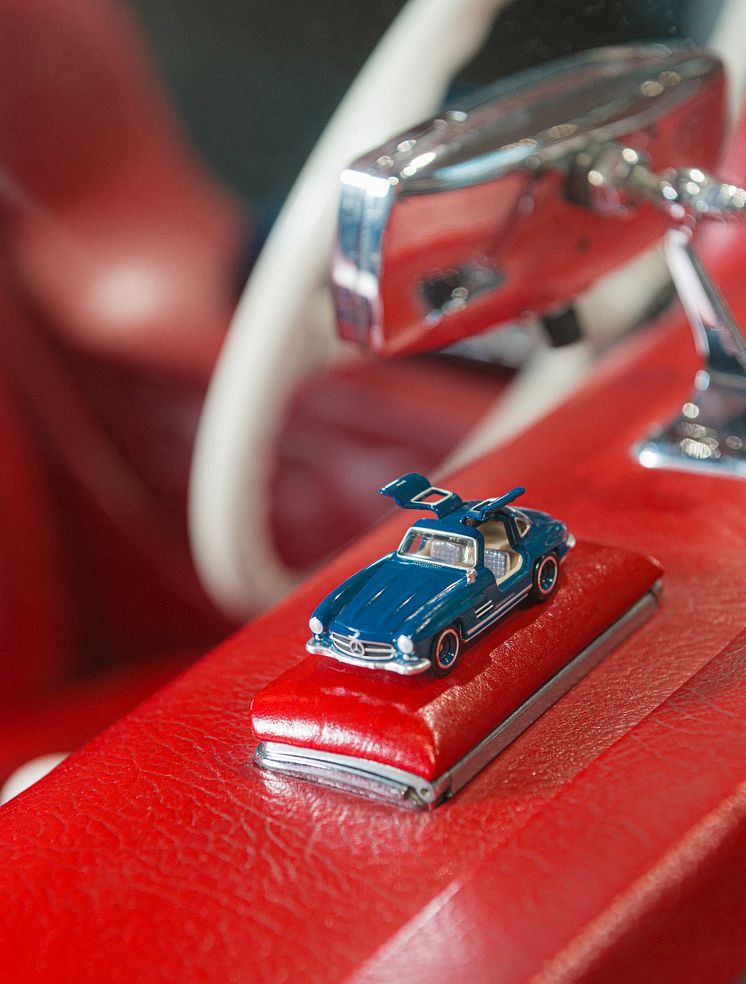 mercedes_mattel_300sl_329_crop.jpg