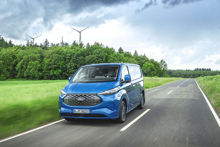 3_FORD E-TransitCustom.jpg