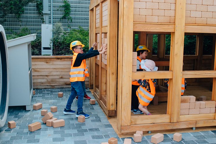 Mitbauen und Entdecken auf der Baustelle im PLAYMOBIL-FunPark