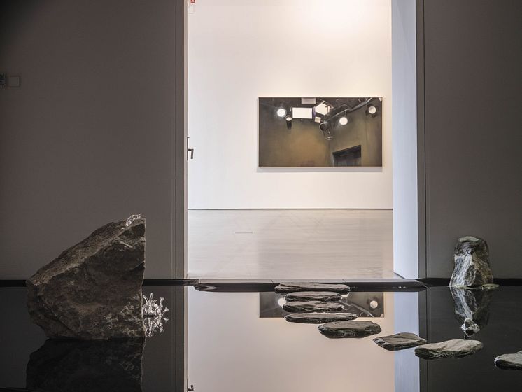 Sara Ekholm Eriksson och Simon Wadsted, installationsvy Bonniers Konsthall, 2022, Stockholm.