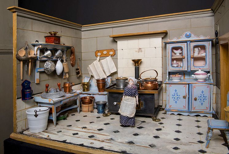 Dockskåp i Nordiska museets samlingar