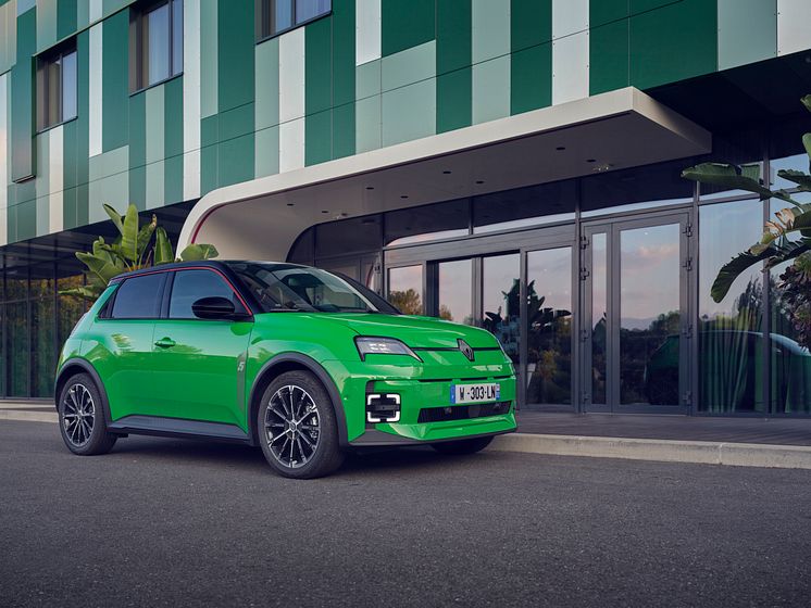 Renault 5 E-Tech electric - techno version - Pop Green! (20).jpg