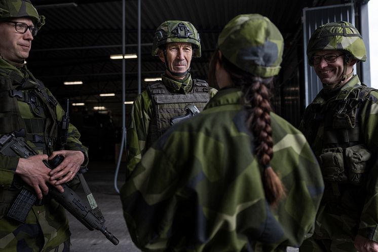 ÖB besöker soldater i Eksjö under Aurora 23