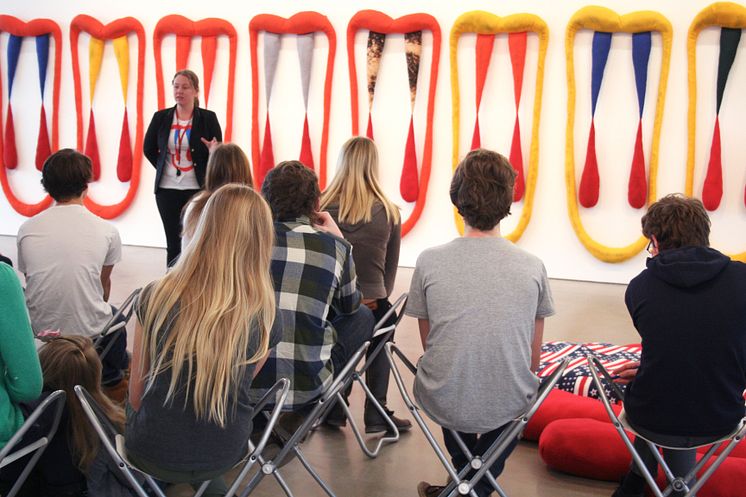 Skapande skola, Viktor Rydbergs samskola på besök i Sterling Rubys utställning, 2013