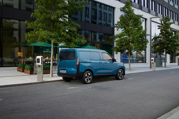 FORD_2024_E-Transit_Courier_04.jpg