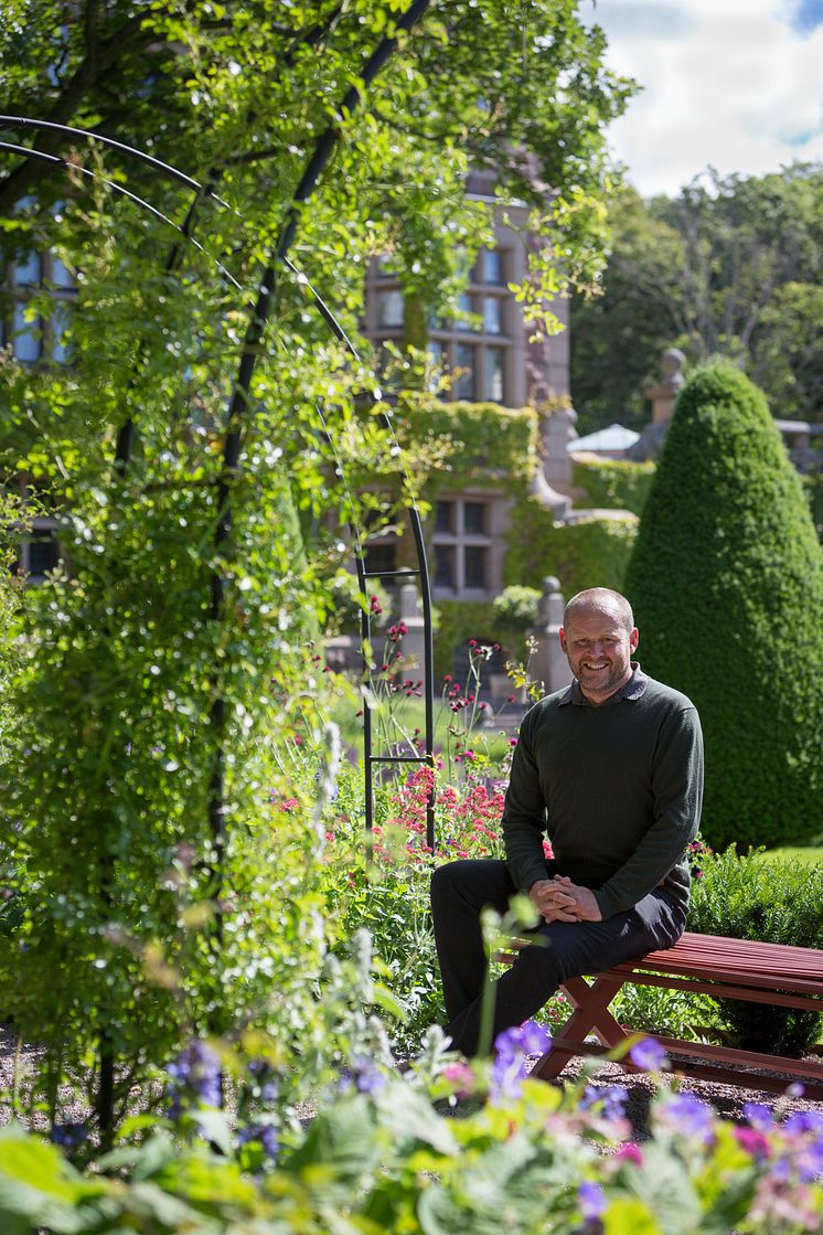 John Taylor i rosengången på Tjolöholms Slott