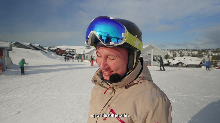 Se hvordan det gikk da Jetmira stod på alpinski for første