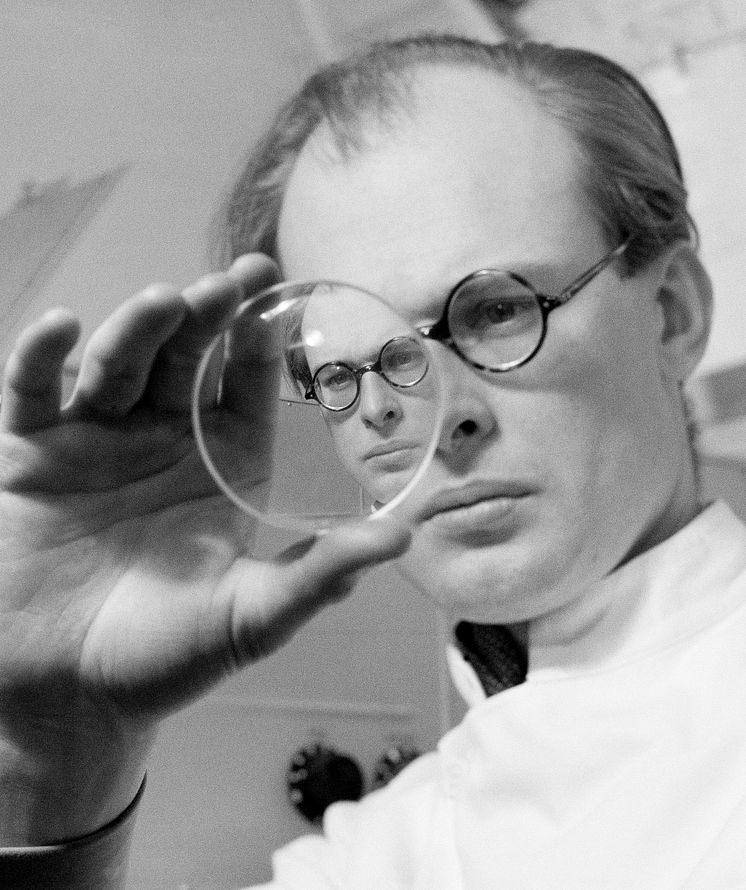 Menisk. Fotografens bror Carl Gustaf Bernhard, neurobiologi och professor i fysiologi, 1939. Foto Kerstin Bernhard, Nordiska museet.