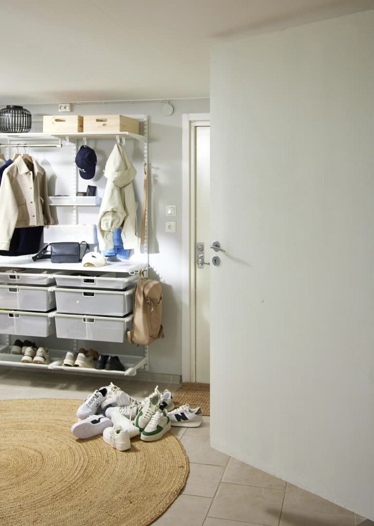 Elfa_Clothing_On_door_storage_shoe_storage_StopMotion_2023_03_004.mp4