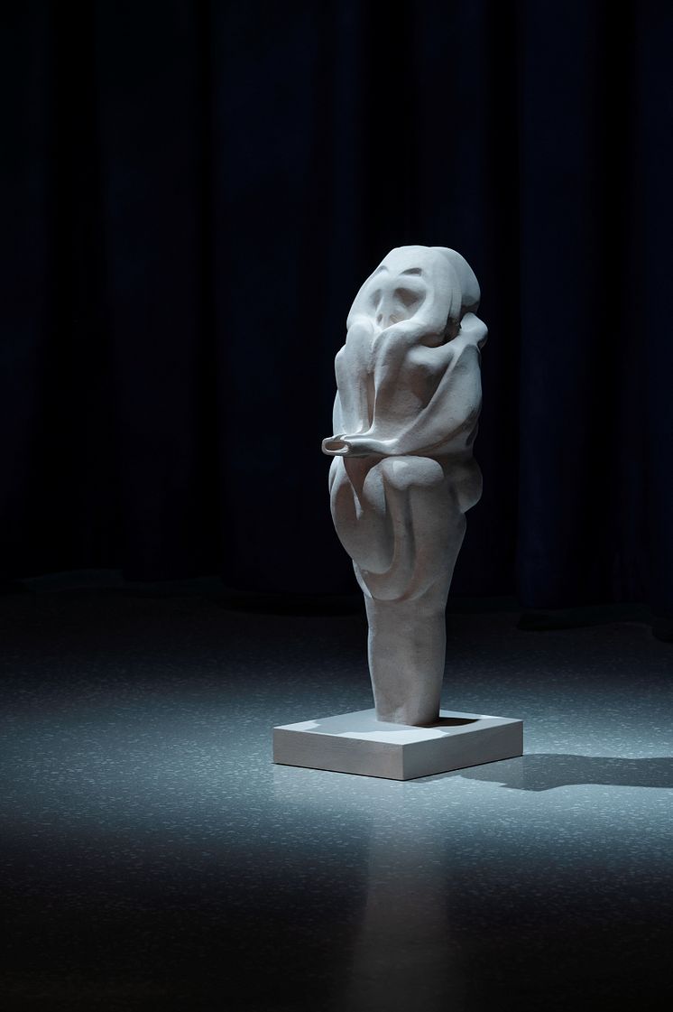 Søylerommet Marguerite Humeau, Venus of Frasassi, A 10-year-old female human has ingested a rabbit's brain, 2018