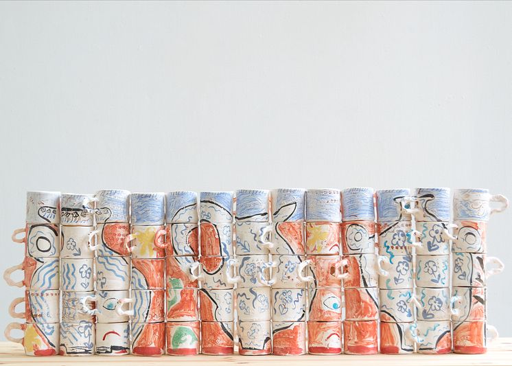 Marthe Elise Stramrud, «830 - 894», 107.5cm x 37.5cm x 7.5cm, høybrent og glasert porselen på leirgods, 2019. Foto: Marthe Elise Stramrud