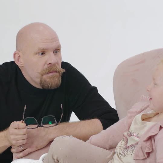 Picadelis rip-off av Sven Melanders klassiska "Fred på jorden" från 1985