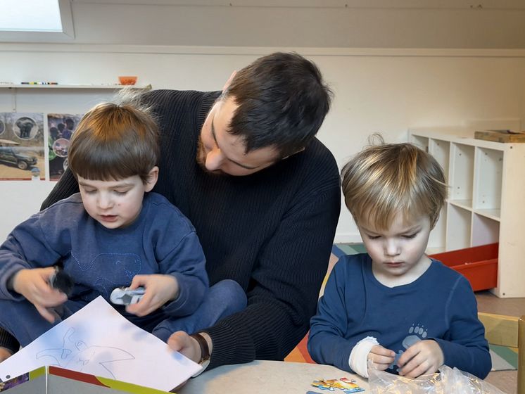 Tegning og pusling i Vækerø Gård Kanvas-barnehage.jpg