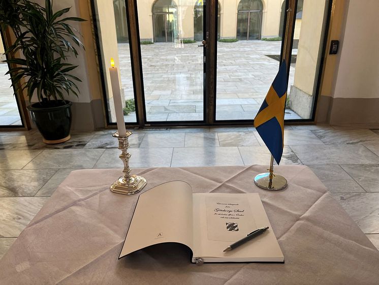 Kondoleansbok Orebro.jpg