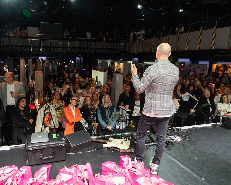 Stockholm Beauty Week Carl Helgesson Amazon speech.jpg