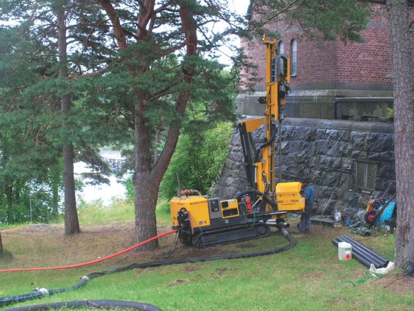 Bergvärmeborrning för Uppenbarelsekyrkan