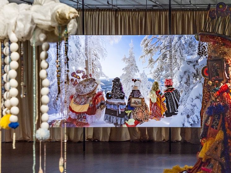 Valeria Montti Colque, installationsvy Cosmonación – Modersberget, Bonniers Konsthall, 2025.