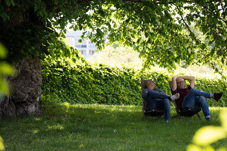 Prästgårdsparken Samtal - Fotograf Simon Palerbro.jpg