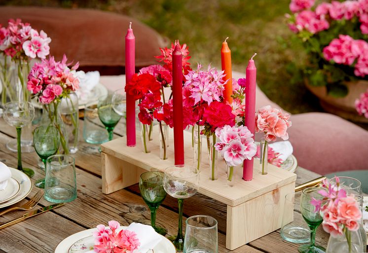 2021_Geraniums_1010_DIY_Stem_Vase_Centrepiece_07.jpg