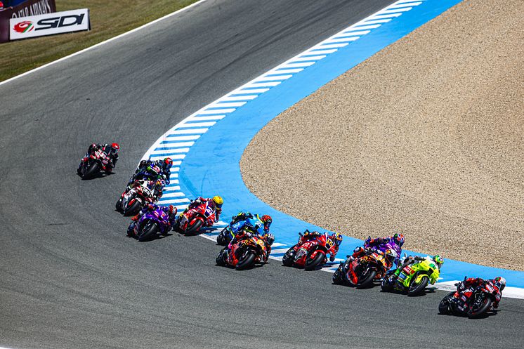 2025042801_013xx_MotoGP_Rd5_ミラー選手_フェルナンデス選手_4000.jpg
