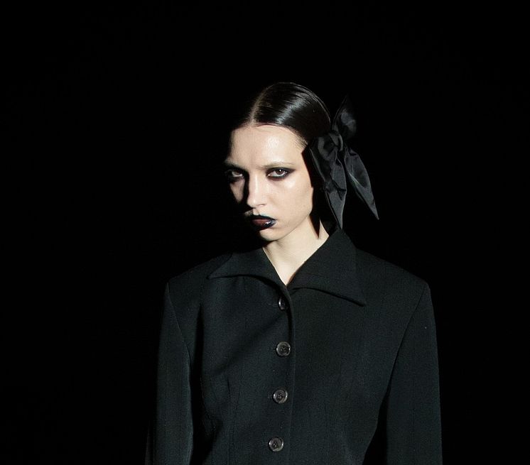 MFW_AVAVAV_FW25_RUNWAY_LOOK_1_side.jpg