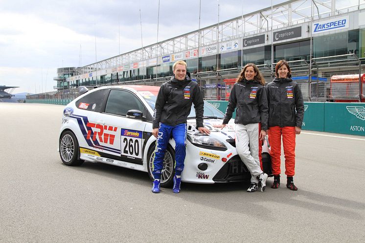 Fords VM-stjärna, Jari-Matti Latvala, framför en specialbyggd Focus RS