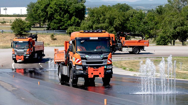 Scania P 360  Kommunalfahrzeug_1.jpg