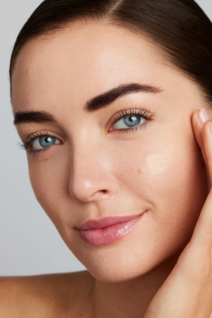 Jane Iredale Skintuition SPF 30 Radiance-Boosting Liquid Foundation
