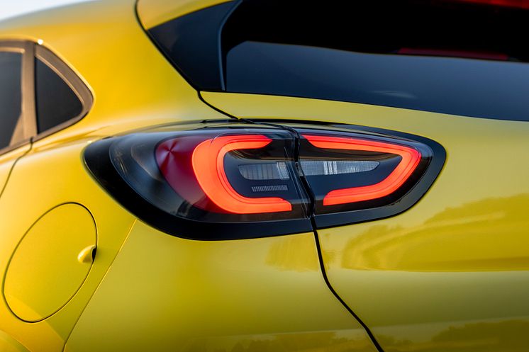 Puma_Gen-E_Electric_Yellow_121.jpg