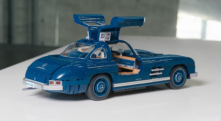 mercedes_mattel_300sl_209_crop.jpg