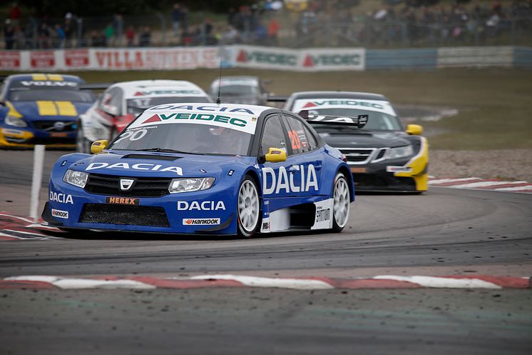 Dacia Dealer Team 02.jpg
