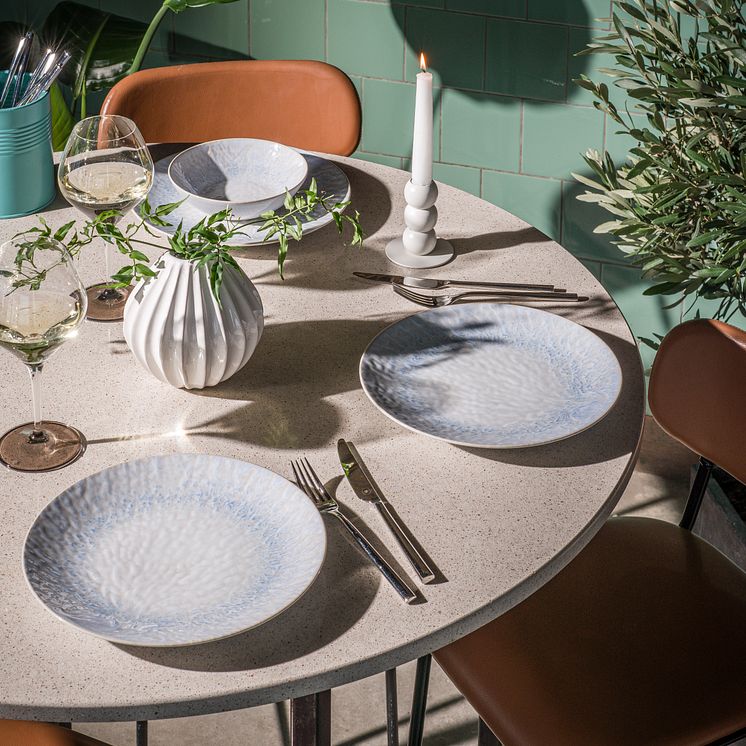 Fyrklövern Côte d'Azur tallrik 27 cm och skål 17 cm, Drop vinglas, 2Dine bestick