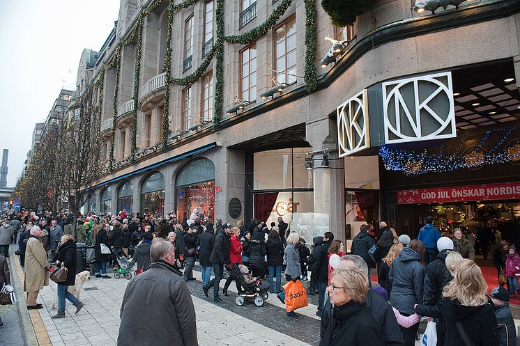 Skyltsöndag på Nordiska Kompaniet i Stockholm. Bild 9