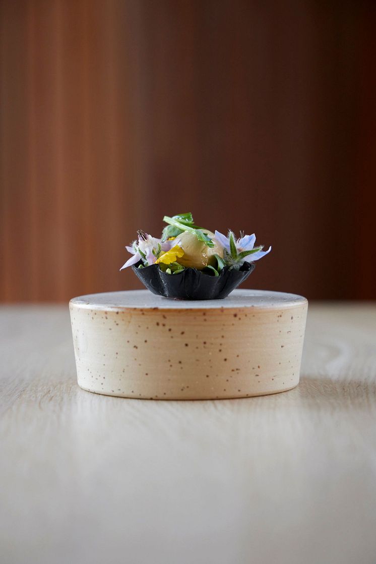 Burnt hay tartlet