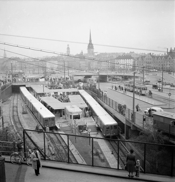 Invigning av tunnelbanan i Stockholm år 1950.jpg